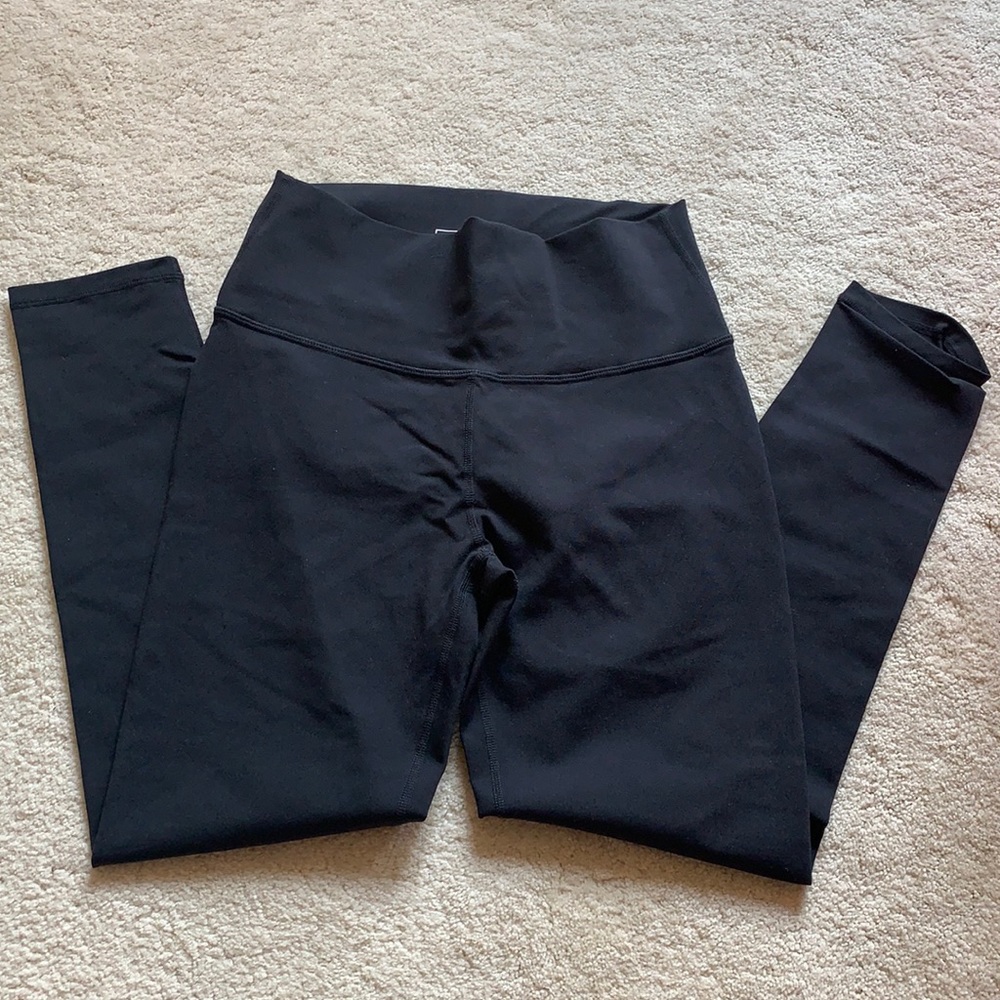 Echt high rise leggings. Size large. Roushed butt.